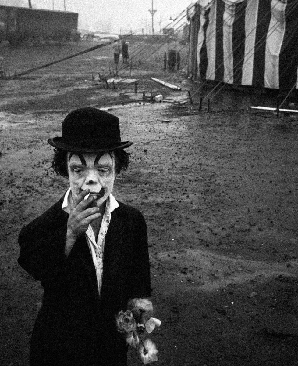 compositioning's tweet image. Circus by Bruce Davidson (1958)

This series explores the duality of spectacle and solitude, revealing the realities behind the performances that once defined mid-century American popular entertainment.

Photographed in intimate black-and-white, the series captures performers,…