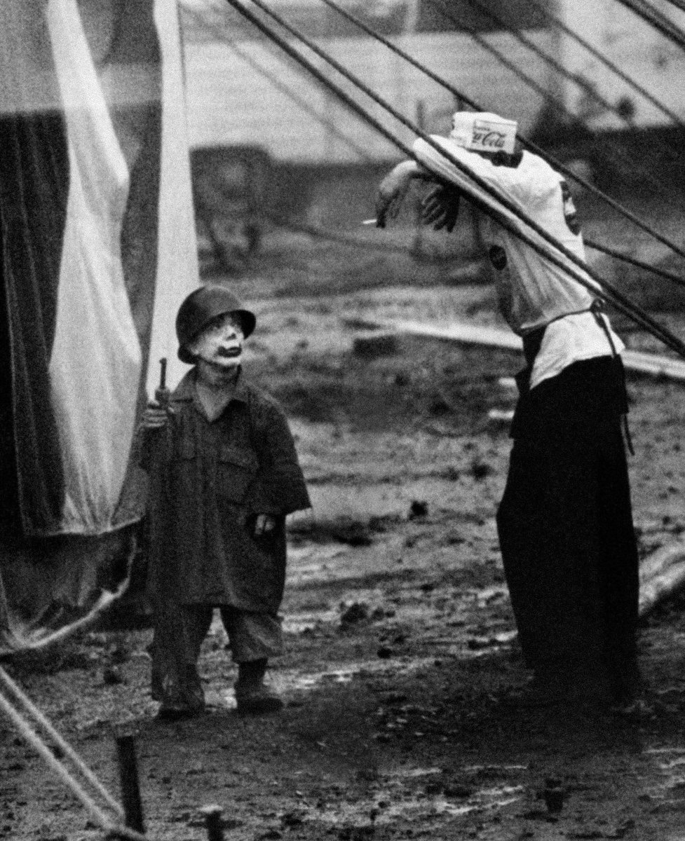 compositioning's tweet image. Circus by Bruce Davidson (1958)

This series explores the duality of spectacle and solitude, revealing the realities behind the performances that once defined mid-century American popular entertainment.

Photographed in intimate black-and-white, the series captures performers,…