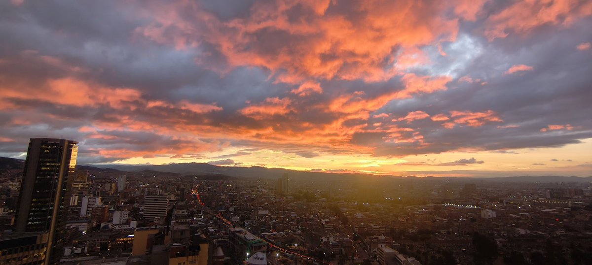 MPBayterHorta's tweet photo. Cuando cae la noche trabajando, pero hay recompensa :) https://t.co/X4VacupmWk