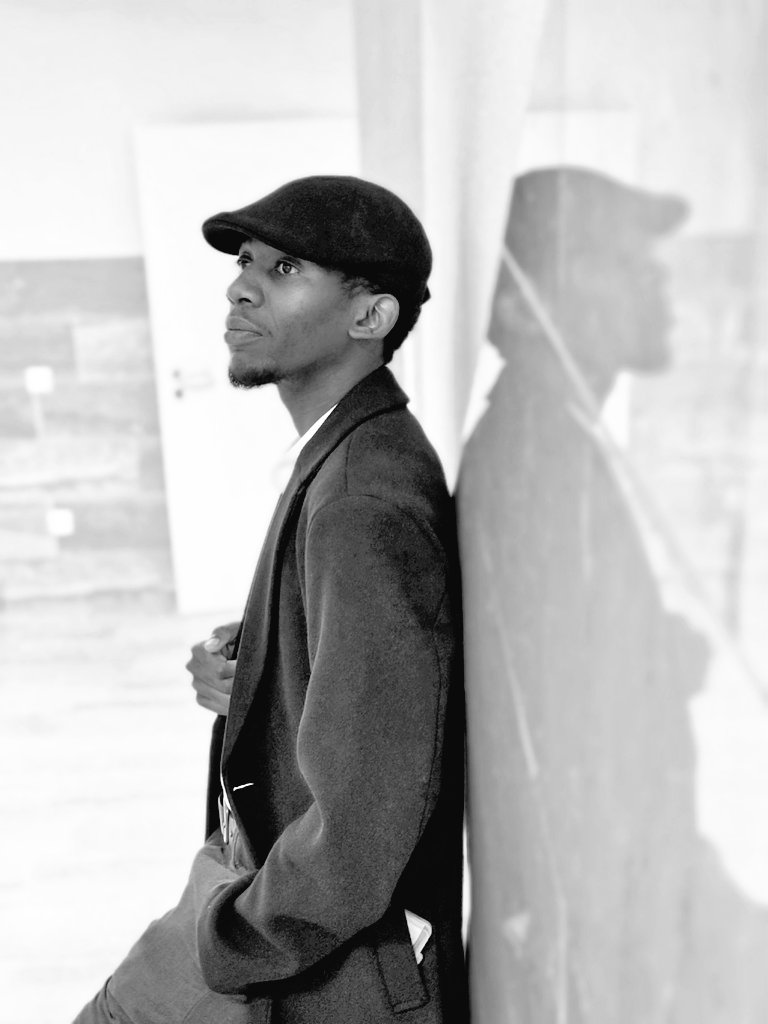 Codexavier1's tweet image. Do I look like programmers ?