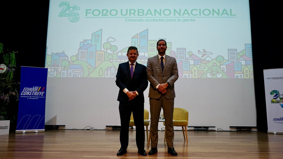 MIT_Ecuador's tweet photo. #FUN2025 | Conversatorio 1: el ministro @RobertoLuque y el viceministro, @WDELMIR intercambian criterios sobre como hacer efectiva la misión de crear ciudades pensadas para la gente, dónde la infraestructura no sea la protagonista, sino el complemento del desarrollo. https://t.co/6f682YeYNa