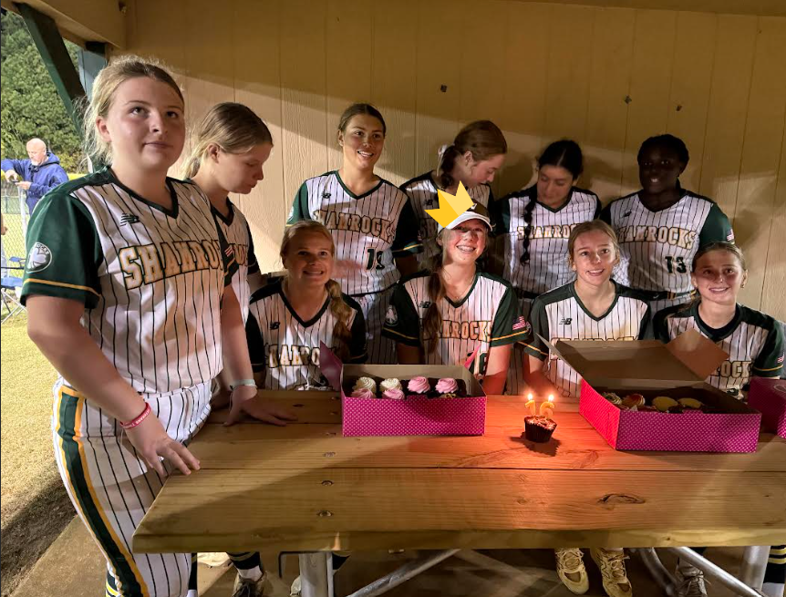 MadisonRadde's tweet photo. 🇺🇸Veterans Tribute Weekend 🇺🇸 Grateful to play the game we love while honoring those who’ve served!

Had a solid weekend at the plate — .333 batting average, 2 walks, 1 HBP, 1 sac bunt, 1 stolen base, and 3 runs scored 💪🥎

Big shoutout to the birthday girl, Riley — sweet 16! 🥳🎂

And a huge thank you to all the college coaches who came out to watch us play and support the event! Shamrocks went 5-1-1!!! 🙏

🇺🇸 #VeteranTribute #ShamrocksSoftball #CollegeBound