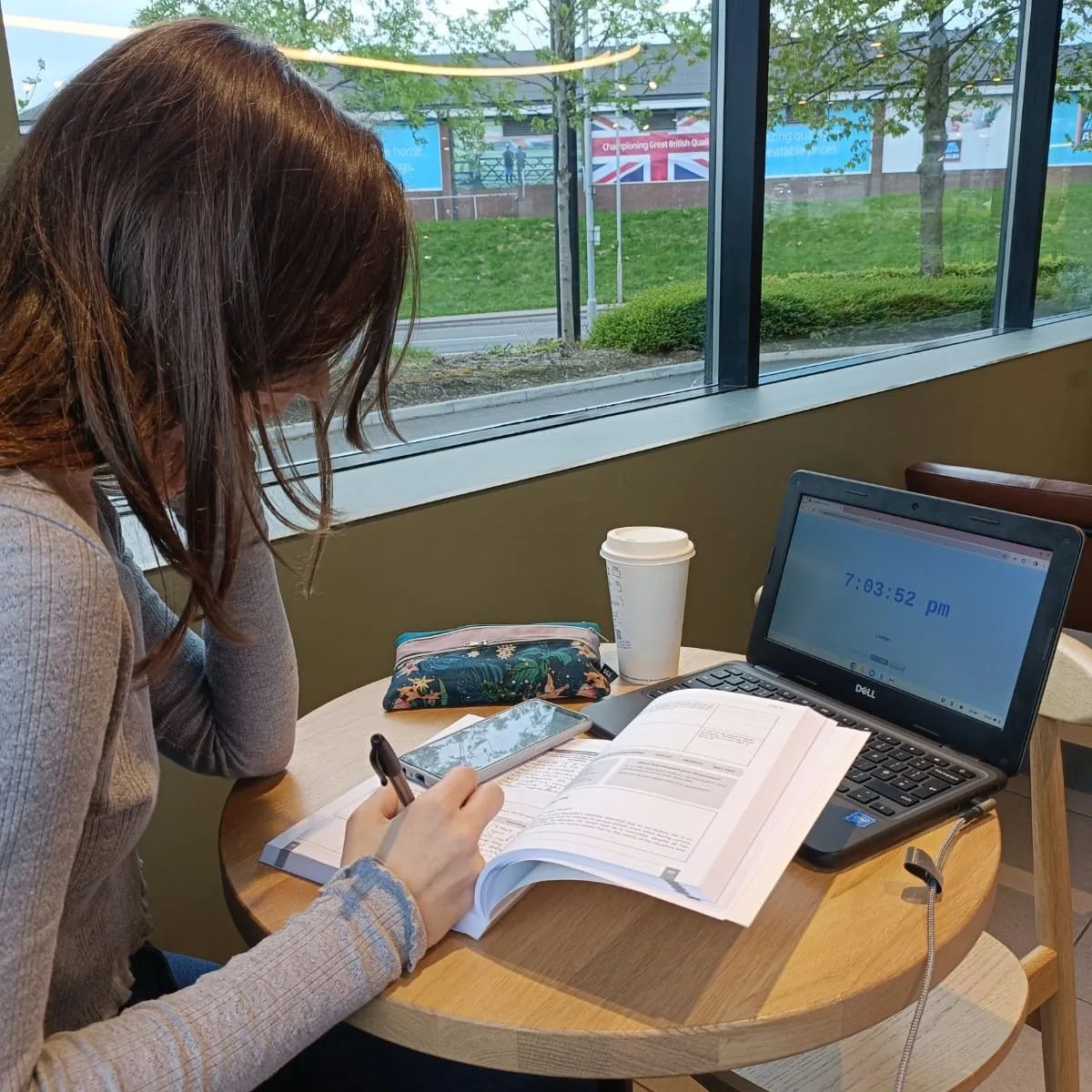 Topurgentessays's tweet image. Every semester, thousands of students hit that same wall — multiple deadlines, confusing rubrics, and pressure that just won’t quit. #TopUrgentEssays #Toptutors #AssignmentHelpCanada