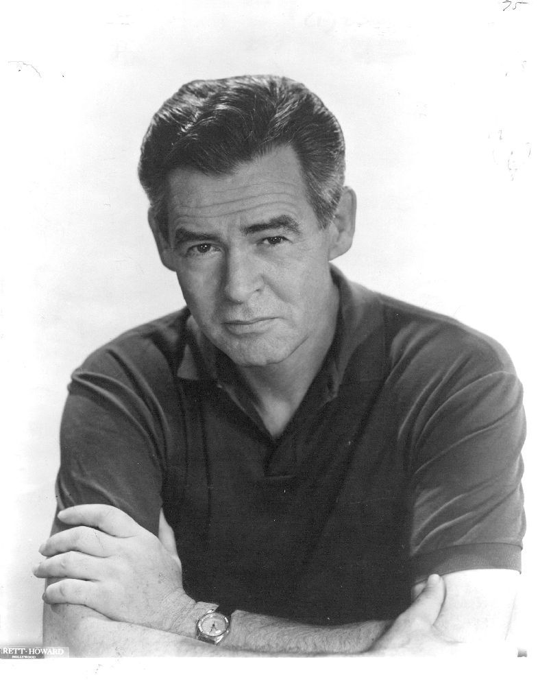 Remembering the great Robert Ryan on his birthday laurasmiscmusings.blogspot.com/2020/11/classi… Born in Chicago Nov. 11, 1909; died in NYC July 11, 1973. Did you know he co-founded a private school still operating today? Over a dozen DVD recommendations at this link. #RobertRyan
