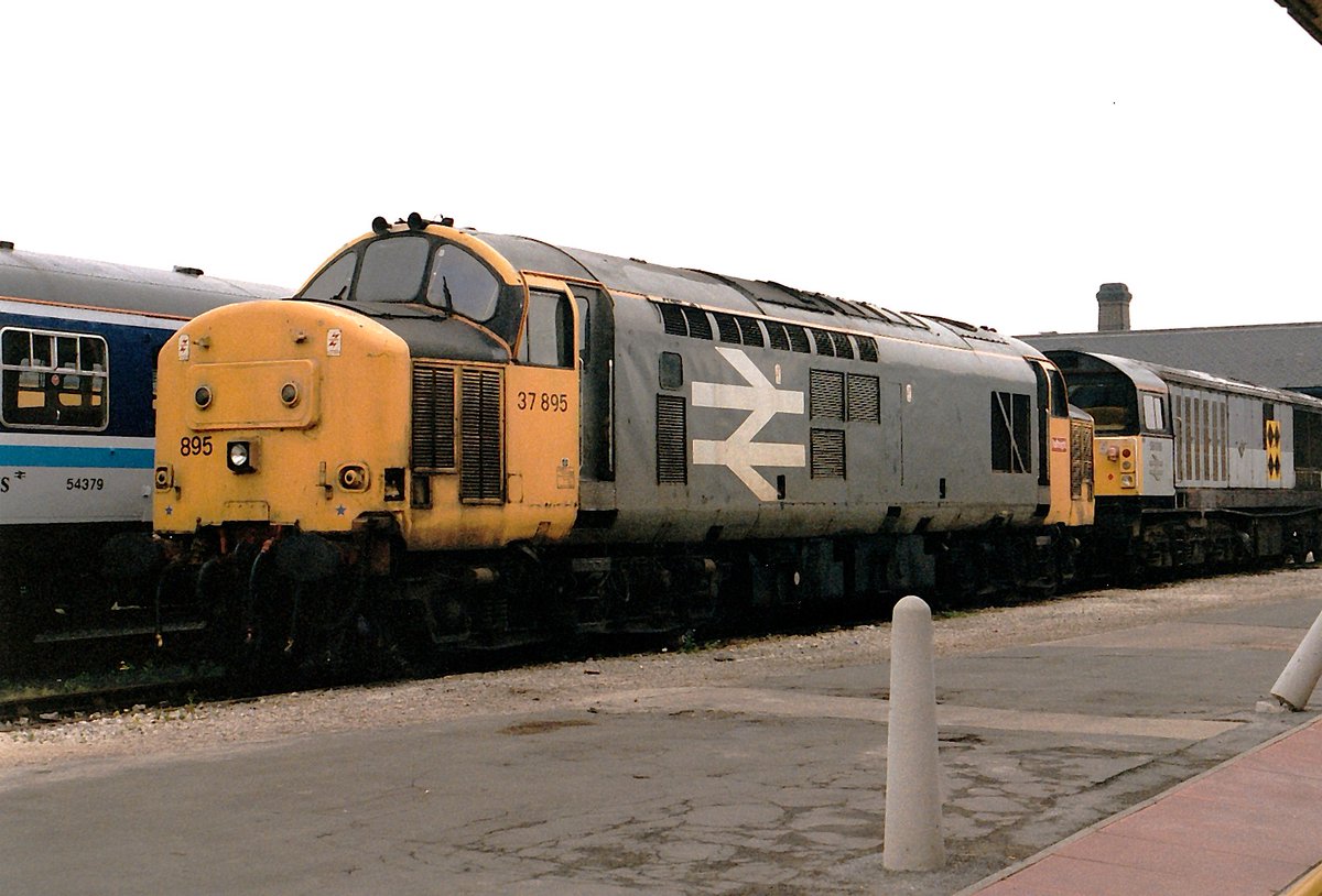 37895 and 58018 at Doncaster Works sometime in April 1991.
📸TheTrainGuy