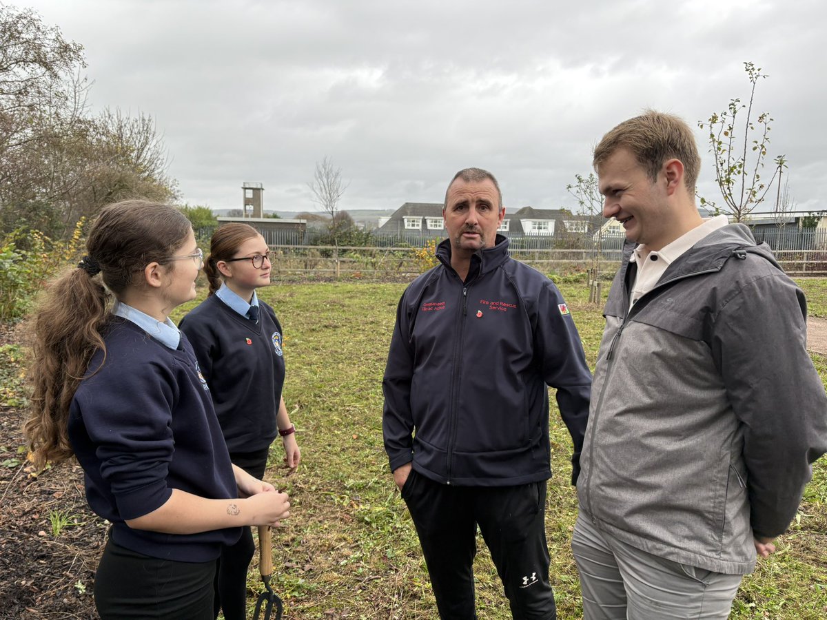 Community 💙
Our pupils joined local feeder schools for the annual planting event—thanks to <a href="/PyleGarden/">Pyle Garden Village</a> and Council for hosting &amp; providing the bulbs!
The rain held off as we planted behind Pyle Leisure Centre &amp; in the Edible Garden.Can’t wait to see them bloom for St David’s Day