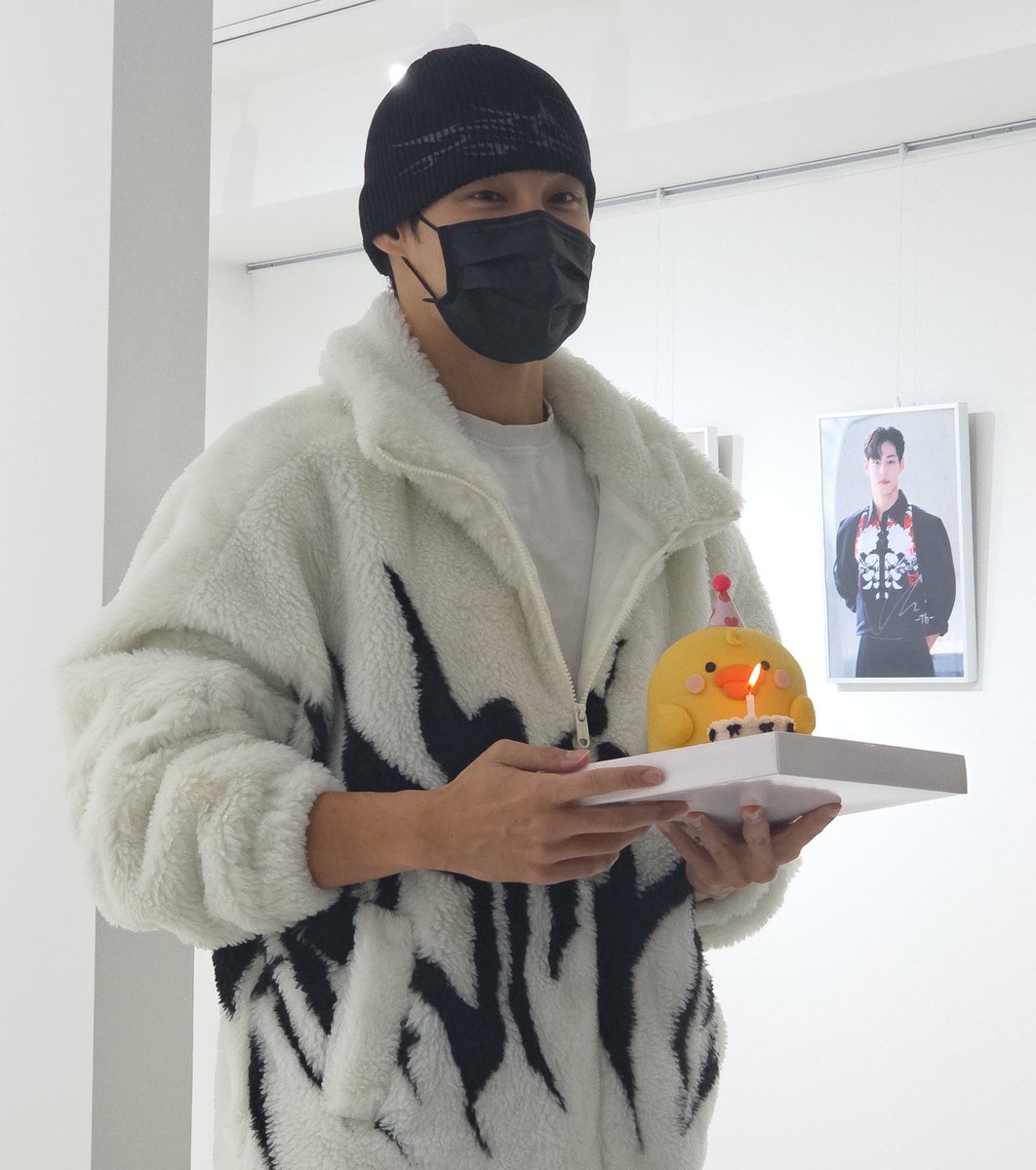 hangeolum's tweet photo. 251111 HBD 태훈🐥
생일축하했어 태훈아,
예쁜 카페 열어주셔서 감사해요🤍
사진이 진짜 진짜 많아서 셀렉하는 것만으로도 엄청 시간 많이 들었겠다 싶었던.. 태훈이에게도 행복한 하루였길 바라며🫶
#HAPPY_TAEHOON_DAY
#따끈따끈_붕어빵태훈데이 https://t.co/Ph7BqaAy4C