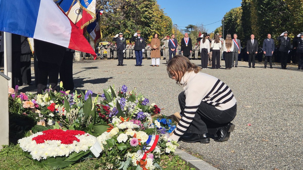 #11Novembre 2025 🇫🇷
#bleuet
Bravo et merci aux élèves &amp; personnels des écoles toulousaines et du collège Michelet pour leur participation à la cérémonie du #11Novembre.
Leur engagement fait vivre la mémoire, les valeurs de la République et le lien entre École et Nation 🇫🇷.