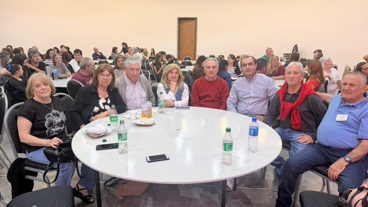 El Nucleamiento participó de la tradicional Fiesta de las Colectividades en Carlos Casares, un encuentro que volvió a convocar a la comunidad en una noche llena de cultura, sabores e identidad compartida. Más info: goo.su/bFFL5t