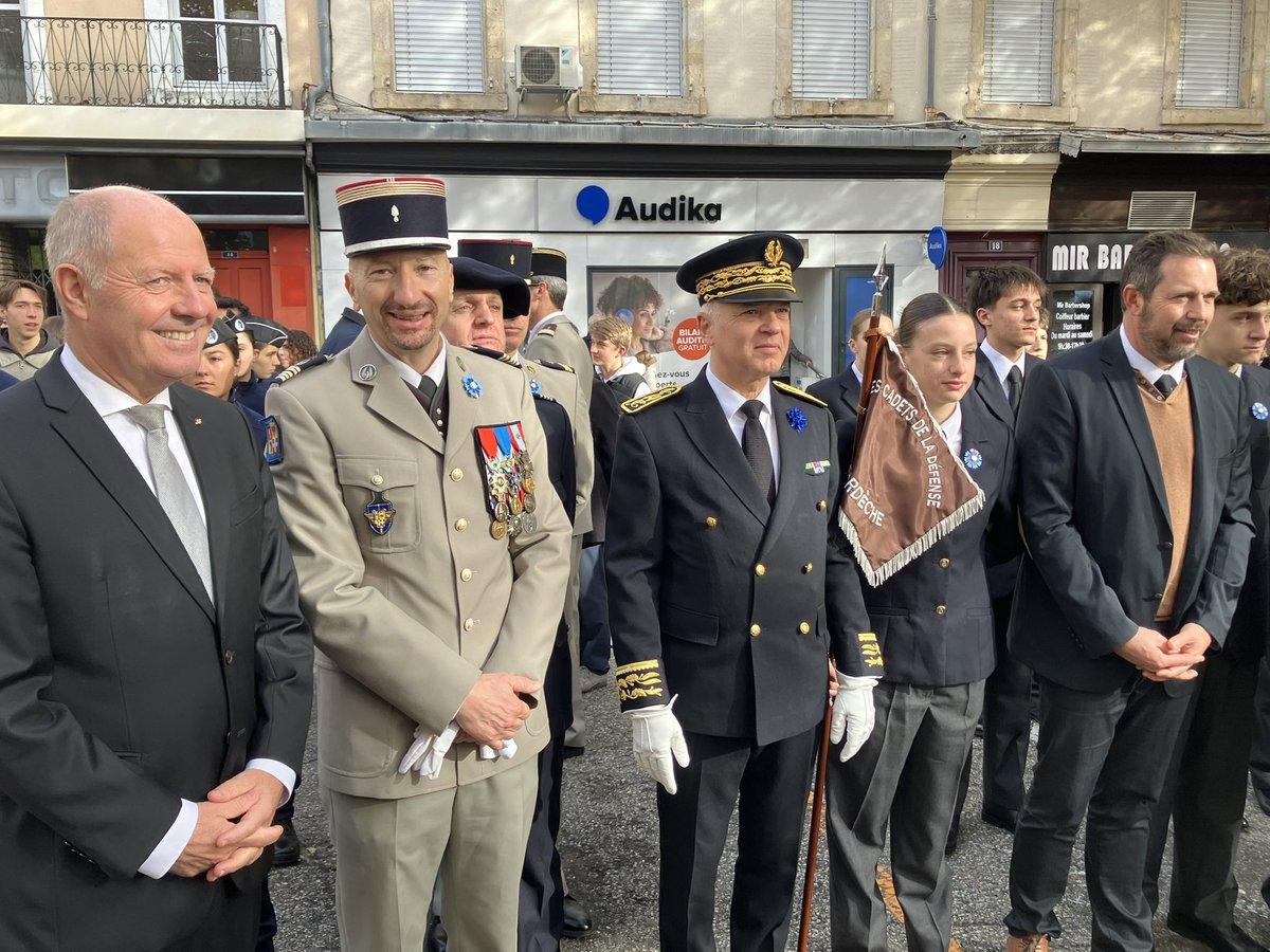 En ce mardi #11Nov2025 la cérémonie a été marquée par la remise de leur fanion aux Cadets de la Défense et des calots aux Cadets de la Gendarmerie de l’Ardèche, mettant ainsi à l’honneur 40 jeunes filles et garçons engagés sur la voie de la #citoyenneté et des #responsabilités.
