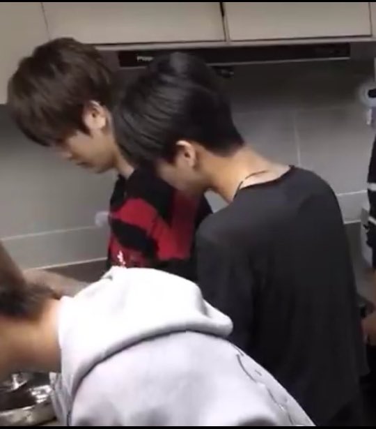 xinyiuan's tweet image. Oh the subtle #SizeDifference does things