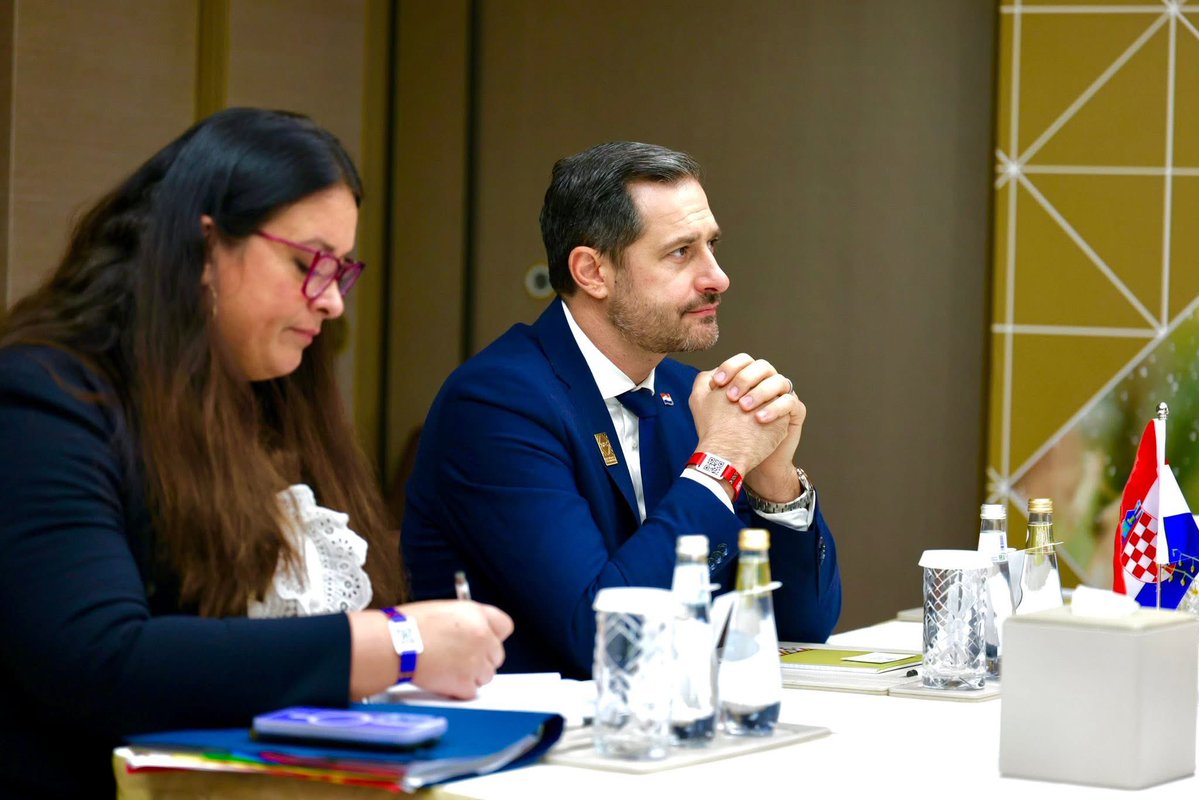 BGonxhja's tweet image. Me ministrin e Turizmit dhe Sportit të Kroacisë Tonči Glavina në #UNWTO me të cilin ndajmë jo vetëm vlera të përbashkëta mesdhetare, por edhe një vizion të përbashkët për zhvillimin e turizmit dhe shkëmbimeve kulturore e sportive.