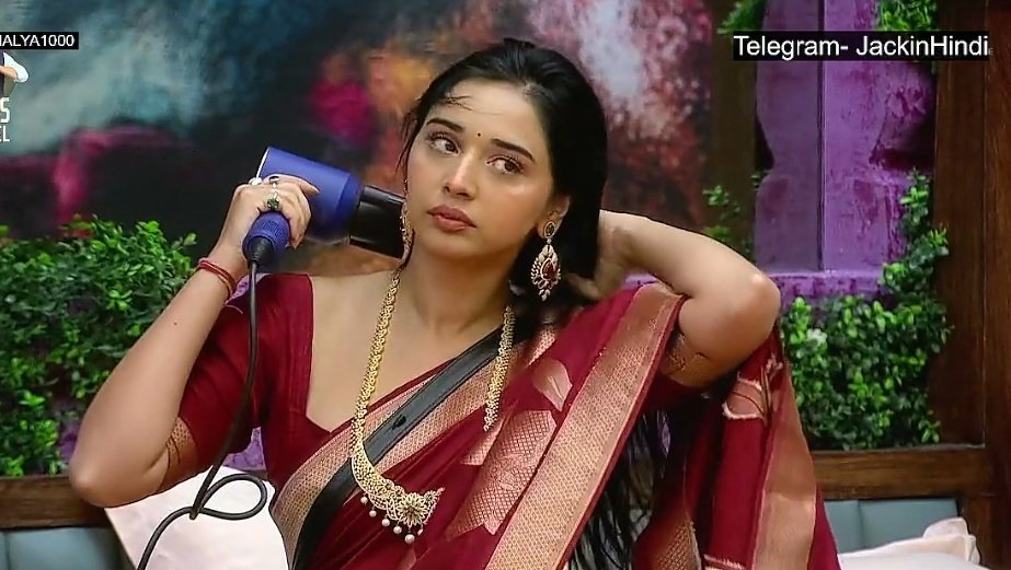 Triggered Insaan Said about Tanya Mittal :- 

"Tanya Mittal is my favourite, she is the goat of the season". And Amaal Mallik is worst player of this season.

#TanyaMittal • #BiggBoss19 • #BiggBoss