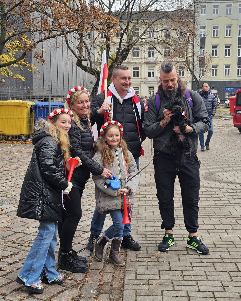 Tak, tak, tylko „faszyści, rasiści, biali supremaci”, bla bla bla... 🤫

PIĘKNA Polska Duma! 🤍❤️

Film będzie 🇵🇱💪🏼
Zapraszam: youtu.be/06hnHMZ3bFE?si…

Love Life ❤️