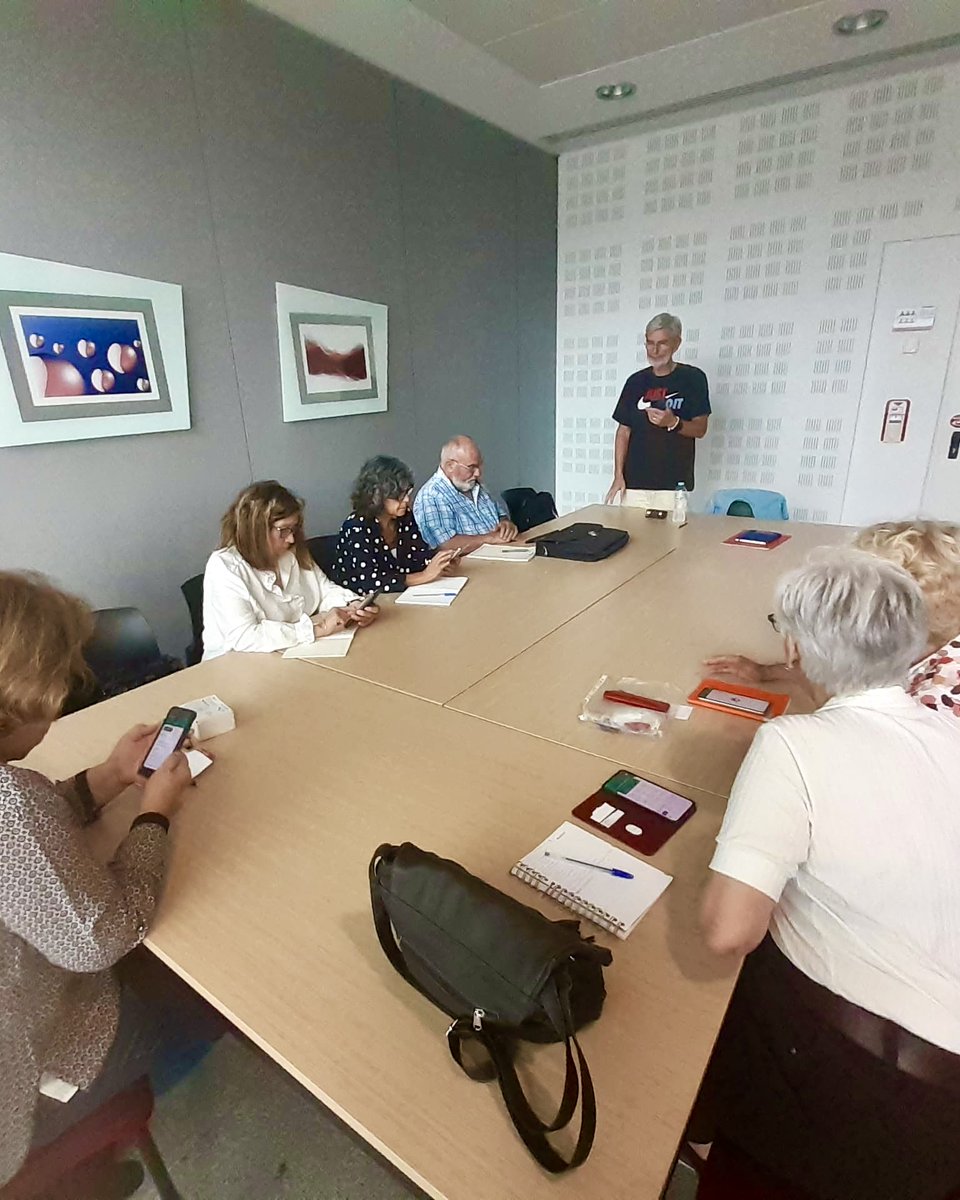 ratoadcc's tweet image. 📸
🇵🇹 A #RatoADCC continua a colaborar em #parceria com a Biblioteca da @CMSeixal no projeto &quot;Aprender numa Tarde&quot; - ficam aqui algumas fotos.

#SempreAAprender
. . .
🇬🇧 Informatics #workshop for the community