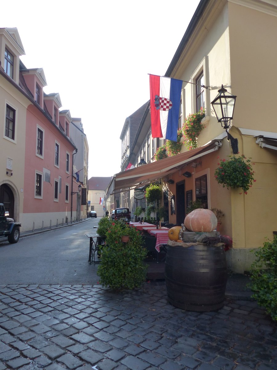 🔔 CECI EST UN DERNIER APPEL

Sors de ta zone de confort et viens vivre le football des Balkans en mode derby le mois prochain🧨 Je serai personnellement sur place avec vous en Bosnie.

🇧🇦 FK Sarajevo-FK Željezničar
Sarajevo | 5-8 décembre
Infos : thefankultur.com/shop/derby-fk-…

🇭🇷