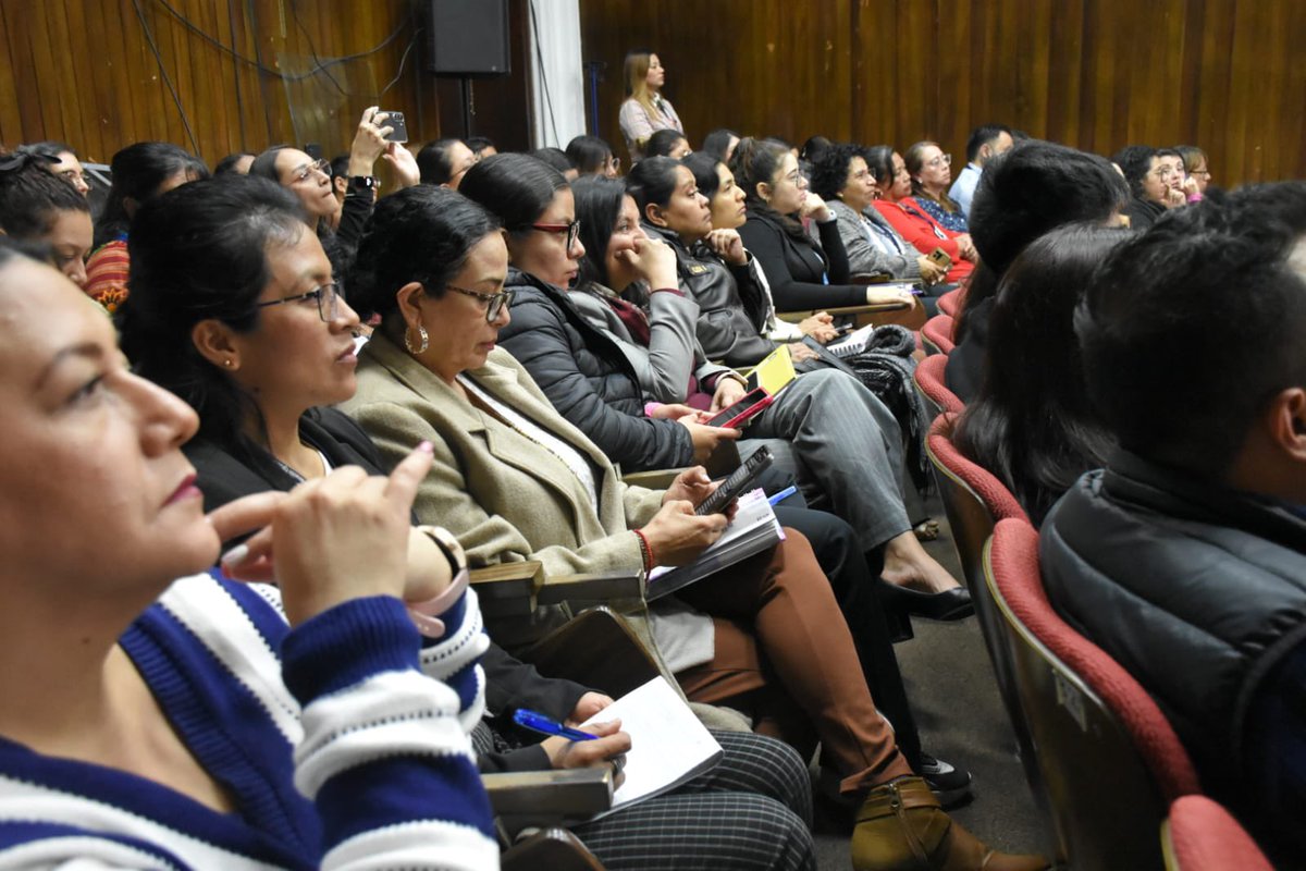 SCEPgt's tweet image. El @MinSaludGuate en coordinación con las Unidades de Género del Organismo Ejecutivo, realiza la conferencia “Tócate, para que no te toque”, dirigida a personal y contratistas de la #SCEP🇬🇹, en el marco de la lucha contra el Cáncer de Mama.

#TransfiriendoPoderalaGente