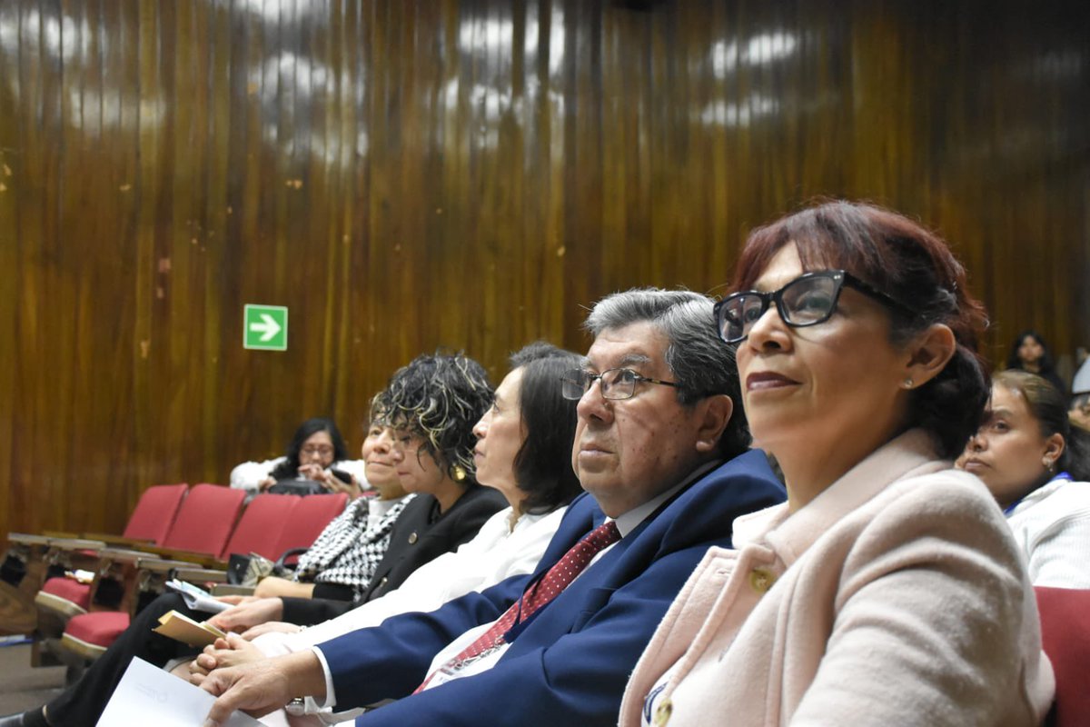 SCEPgt's tweet image. El @MinSaludGuate en coordinación con las Unidades de Género del Organismo Ejecutivo, realiza la conferencia “Tócate, para que no te toque”, dirigida a personal y contratistas de la #SCEP🇬🇹, en el marco de la lucha contra el Cáncer de Mama.

#TransfiriendoPoderalaGente