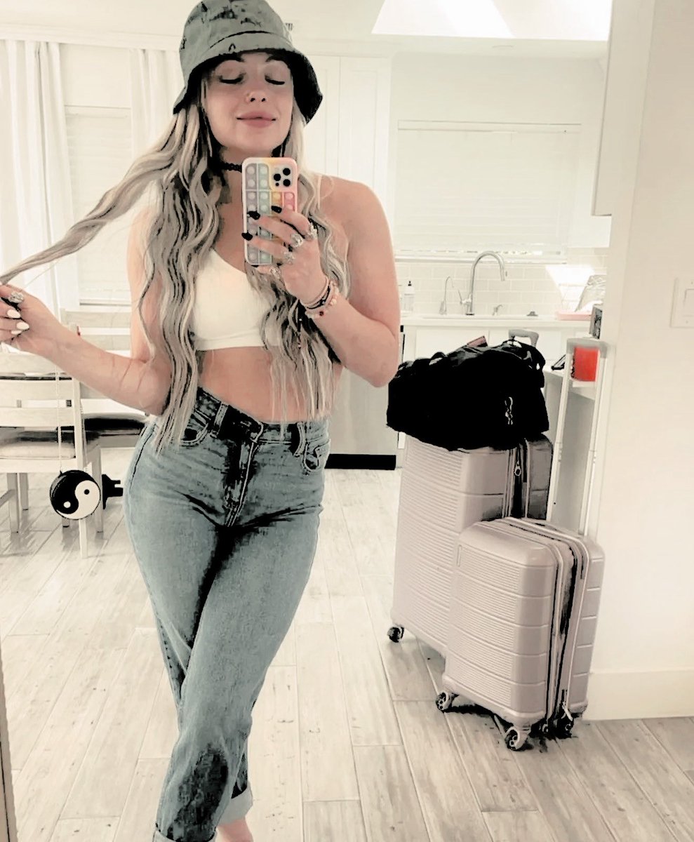 ForgetToLIV's tweet image. ello.