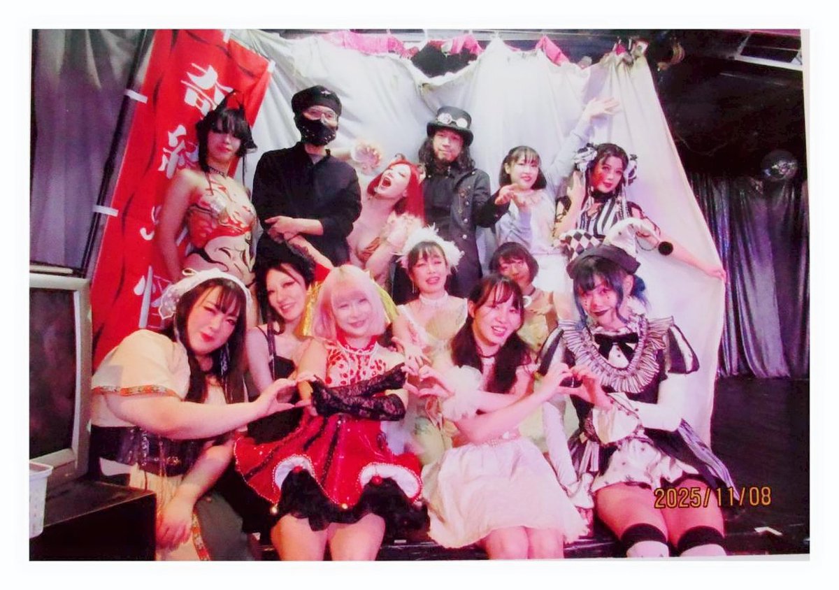 今回の新作大型チームショー『サーカス』
#奇綺ＳＭ の感想を書いてくれている中に
「大団円」という言葉をよく見かけました。 

目指したのは、ただの群舞ではなく、
1人も欠けることなく全員が笑顔で終わること。 

力量や熱量に差があることは大きな問題じゃない。その中で、誰かを責めることなく