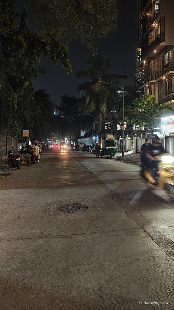 AlertCitizen5's tweet photo. @Adani_Elec_Mum @mybmcWardPN 
All Street lights not working in Ramchandra Lane, near Greater Co op Bank, #Malad(W). Need urgent action to avoid mishap, accident, robbery, molestation due to blackout on the road. 
#MNCDFcollective 
#battigul https://t.co/eKHEe6FK1U