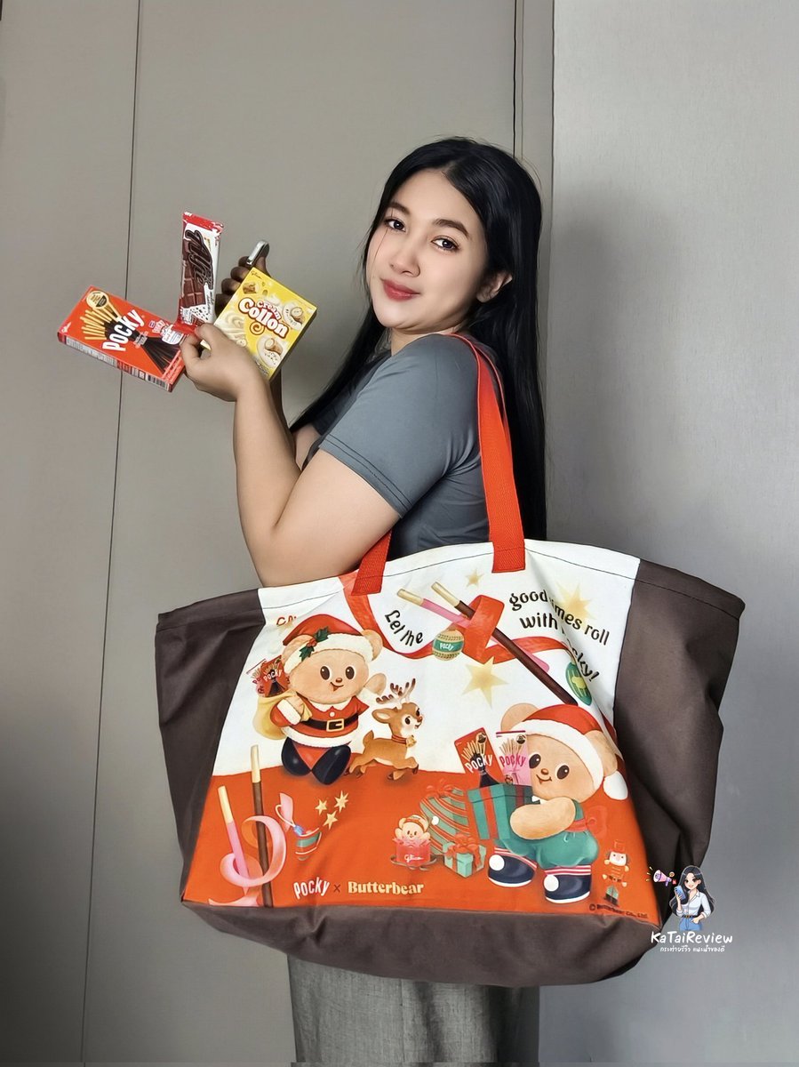 kataireview's tweet photo. รีวิวกระเป๋าหมีเนยPOCKY ของจริงใบใหญ่มากกกก🤩
ซื้อผลิตภัณฑ์ของ Pocky 289.-ขึ้นไป ที่บิ๊กซี ค่ะ 
ได้กระเป๋าฟรีด้วยน้า (รับกระเป๋า ที่จุดจำหน่ายนะคะ) 
ตั้งแต่วันนี้ - 26 พฤศจิกายน 2025 

มีให้เลือก2สี ❤️แดง,🩷ชมพู 

❌ ซื้อขนมได้กระเป๋า 
✅ตั้งใจซื้อกระเป๋าได้ขนมแถม🤣

ตั้งแต่ได้รัก ได้เอ็นดูหมีเนย กระเป๋าตังค์ไม่ได้พักเลยค่า #pockyxbutterbear #butterbear #กระเป๋าหมีเนย #หมีเนย #บัตเตอร์แบร์ #kataireview
