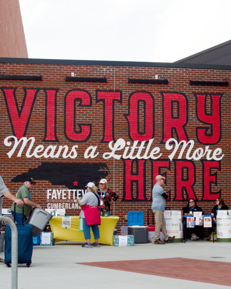 commondefense's tweet image. Community in action in Fayetteville.

Proud to be on the ground with allies at this resource event, connecting vets &amp;amp; military families with free haircuts, food bank access &amp;amp; more. This is what community is all about.

#Fayetteville #VeteranSupport #MilitaryFamilies #VetsSayNo