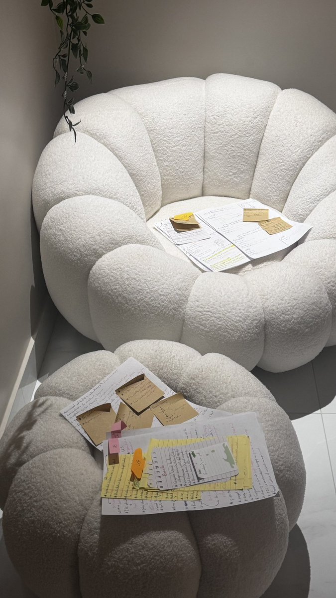 لَمْياء tweet media