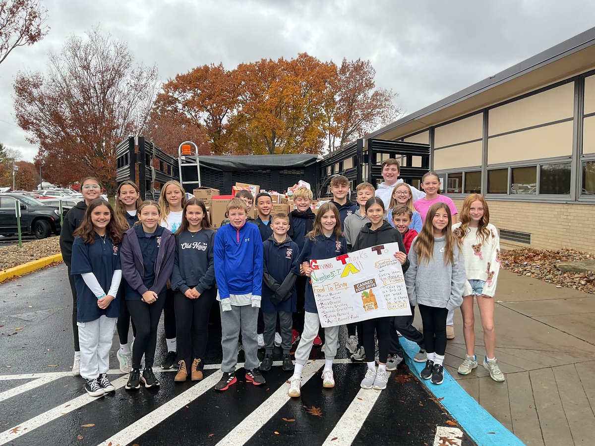 SAESTitans's tweet image. Our 6th Grade Student Ambassadors hosted their annual Thanksgiving Food Drive last week and donated a truckload of canned goods to North Hills Community Outreach. We are so proud of all of their hard work and dedication to making a difference for families this Thanksgiving 🦃🤎