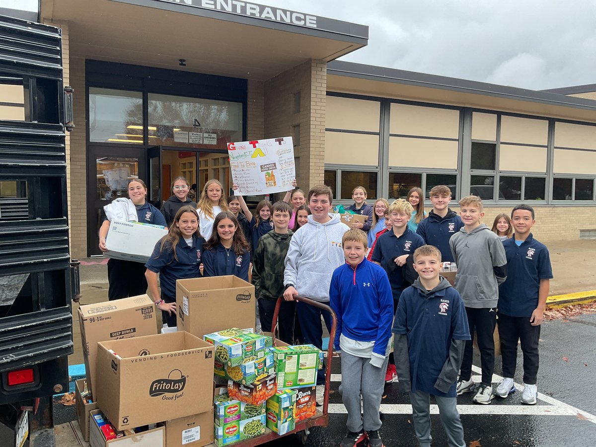 SAESTitans's tweet image. Our 6th Grade Student Ambassadors hosted their annual Thanksgiving Food Drive last week and donated a truckload of canned goods to North Hills Community Outreach. We are so proud of all of their hard work and dedication to making a difference for families this Thanksgiving 🦃🤎
