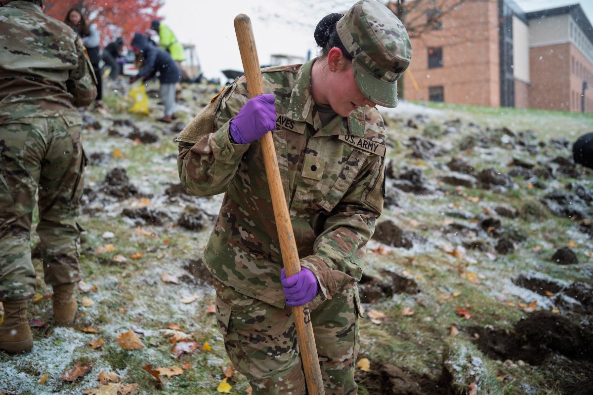 Each year, Kent State gathers to recognize the courage and commitment of veterans who have dedicated themselves to serving our country. This year’s Veterans Day commemoration highlighted the importance of supporting those who choose service above self. bit.ly/49Hnjco