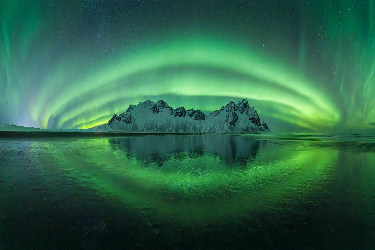 Voy a hacer,como cada año, un resumen con las 12 fotos que forman mi calendario de paisajes de 2026😊

Esta primera, del mes de Enero, mi foto favorita, el momento más especial que he vivido como fotógrafo, en Islandia, en la playa de Stokksnes, bajo una increíble aurora boreal.