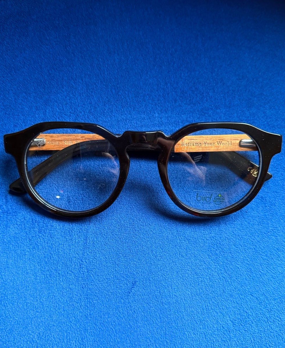 I love this jazzy, super dark frame with wooden sides and a keyhole bridge! The eco friendly #BirdEyewear collection is available at both practices and we think you’ll love them. Call in to have a look!