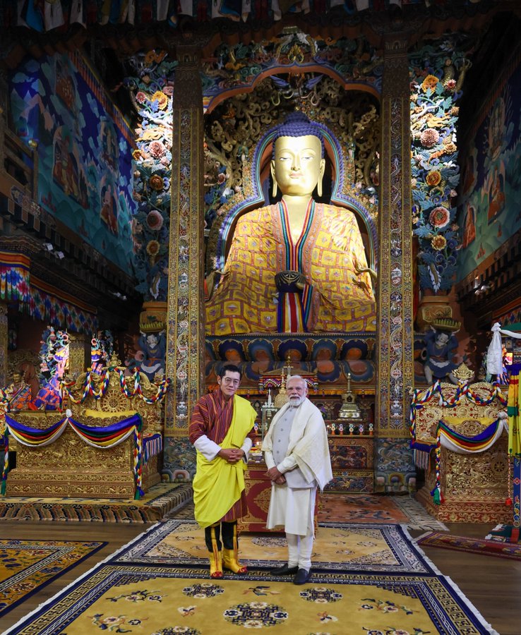 The heartfelt honour given to the Sacred Relics of Lord Buddha in Bhutan, which were brought from India, moved PM Modi profoundly.

India-Bhutan bond is not just diplomatic, but spiritual — anchored in Buddha’s eternal message of compassion and serenity. 🇮🇳🇧🇹