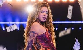 TAVODEPONCE's tweet photo. Shakira, 48 años, 3 conciertos seguidos en Quito / los brazucas a los 15 minutos de partido en el Rodrigo Paz https://t.co/r1ZNBXgwWn