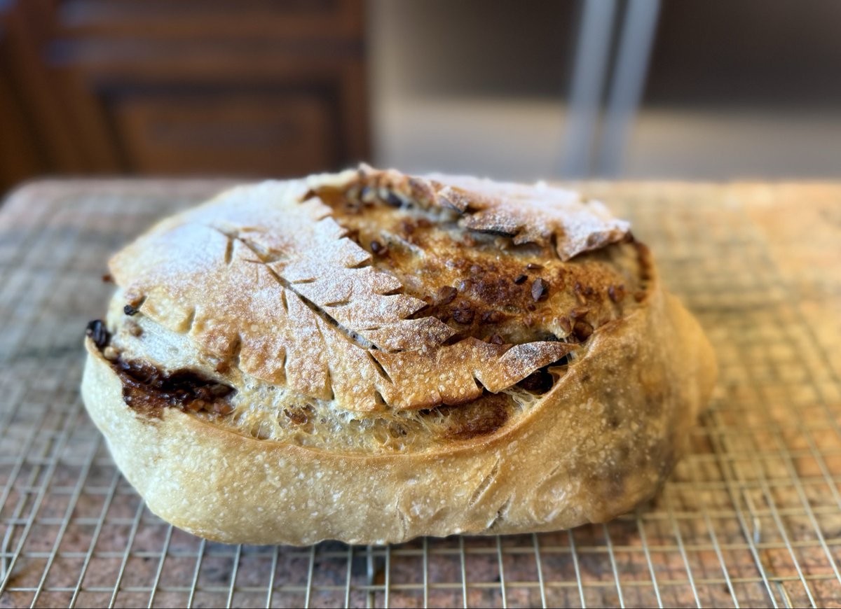 Cinnamon raisin sourdough for my mama. Yes, my family is lucky to have me.