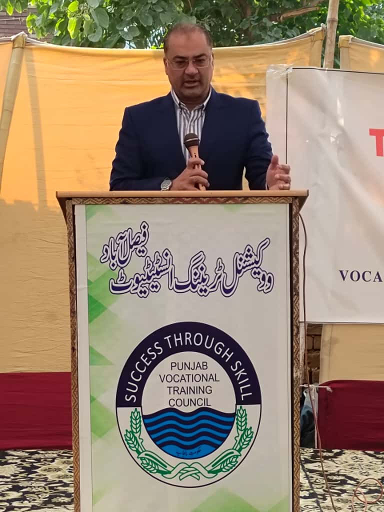 PVTC_Official's tweet photo. چیئرمین PVTC نے کہا کہ ایسے اقدامات نوجوانوں کے لیے ہنر مندی اور بیرونِ ملک روزگار کے مواقع بڑھانے میں سنگِ میل ثابت ہوں گے۔

صدر ڈسٹرکٹ بورڈ آف مینجمنٹ فیصل آباد جناب مزمل سلطان نے چیئرمین PVTC کے وژن کو سراہا۔
4/4 https://t.co/MSZhSqDzJJ