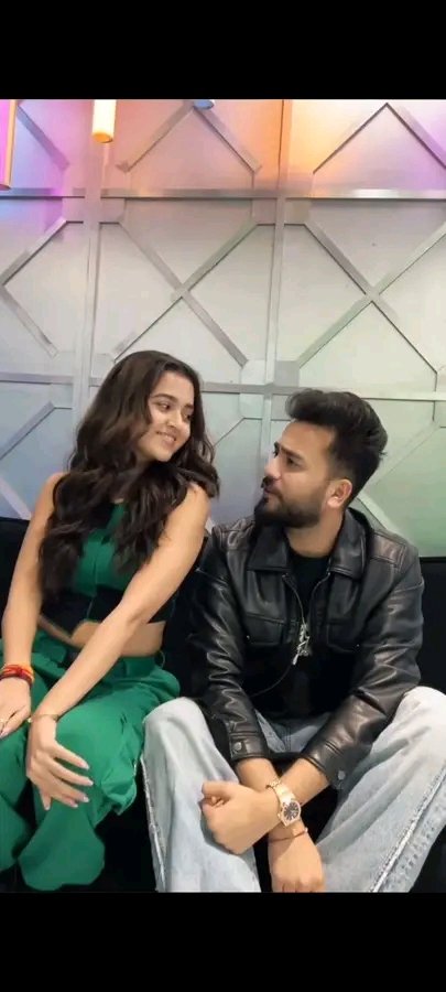 mahato_deepak99's tweet image. Big collaboration 😍😍 #elvishyadav #elvisharmy #system Elvish Yadav