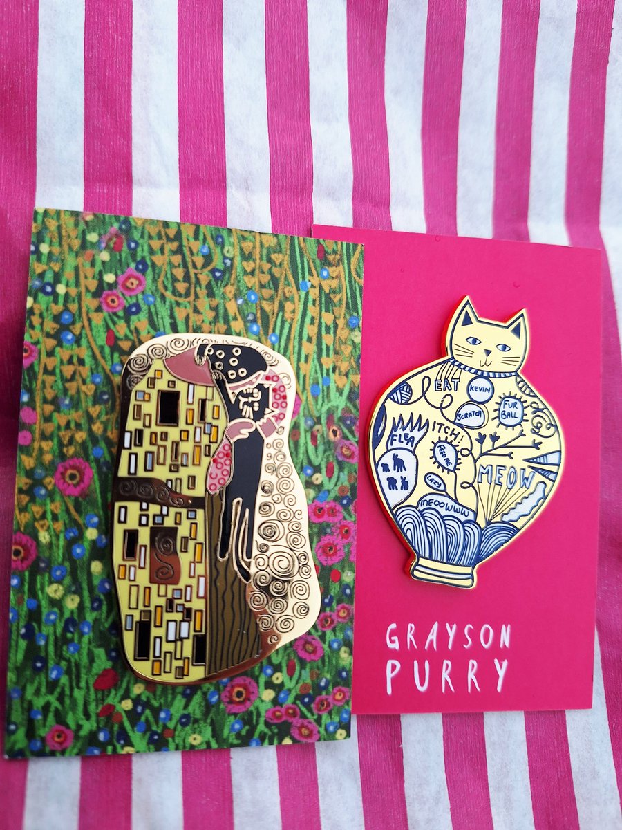 I have acquired shiny trinkets on my travels :3c