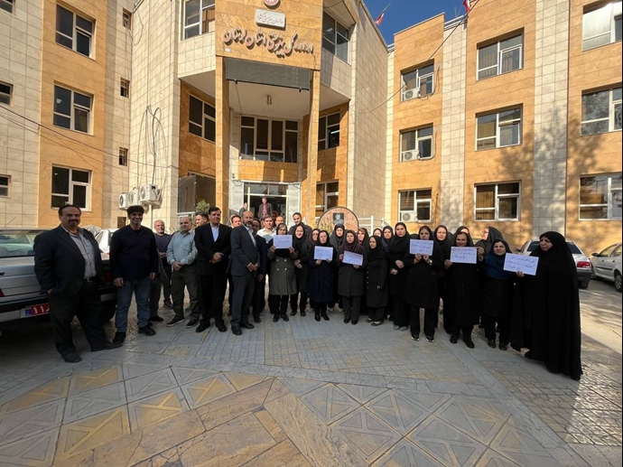 IranNewsUpdate1's tweet image. On Nov. 11, employees of Iran’s Welfare Organization (Behzisti) went on strike in several cities, including Tehran, Isfahan, Khorramabad, Tabriz, and Marand, protesting low pay, poor working conditions, and discrimination.
#Iran #WorkersProtest #IranProtests