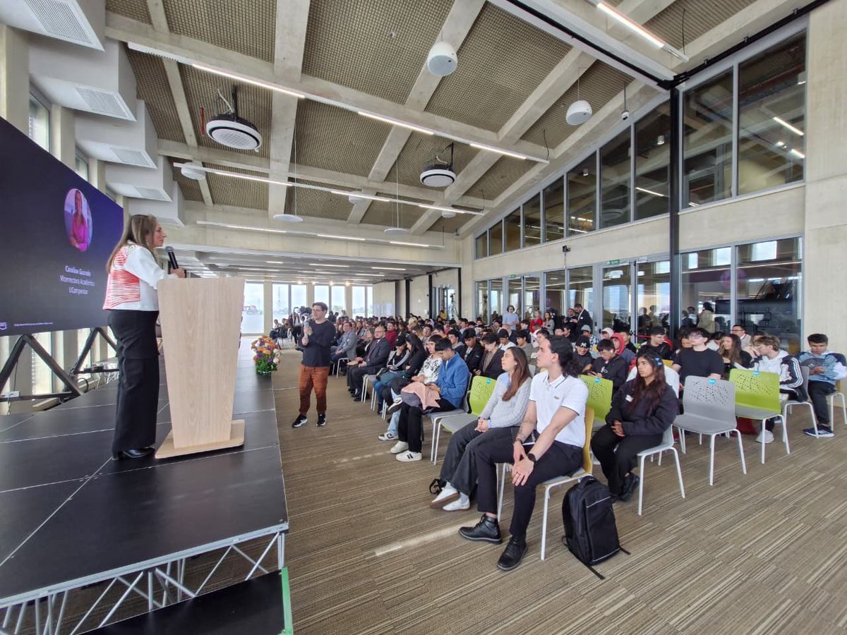 🌐 ¿Quieres aprender sobre inteligencia artificial y computación en la nube?  

Inscríbete bogota.awsentrena.com y sé parte de las más 50.000 personas que transformarán el futuro digital de Bogotá, mi ciudad, mi casa.  📲 #AquíSíPasa