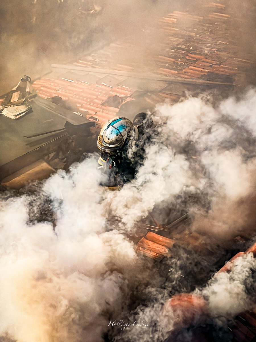 pompier_nice's tweet image. Le vrai courage ne fait pas de bruit, il respire au cœur de la fumée. 
#engages #pompier_nice 
🆔 Compagnie de Nice 
📸 C.Holliger