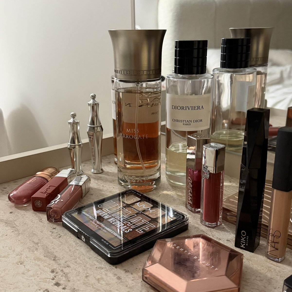 بنات شاركوني منتج شريتوه سواءً ميكب او عطر حسيتوا حلال فيه كل ريال وترجعون تشترونه لو خلص: