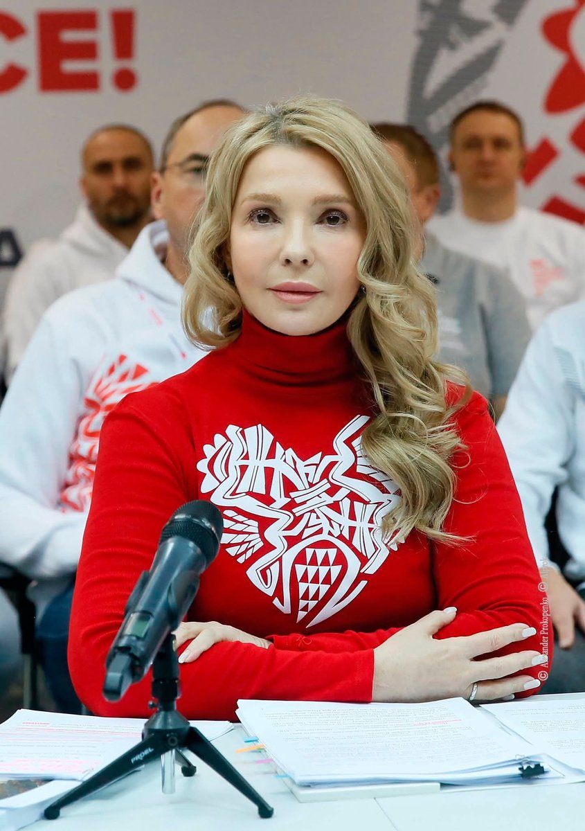 оце зліплене "обличчя невинної дитини" будуть намагатися продати на виборах - головне дотягнути до тих виборів, аби тільки штукатурка не посипалась...