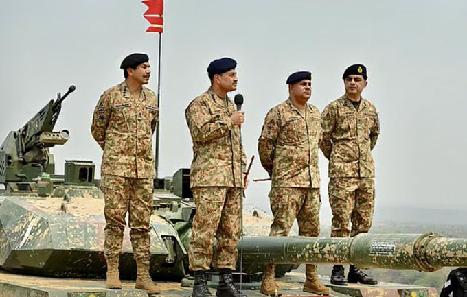 Ghffarrasheed2's tweet photo. مسلمانوں کی تاریخ میں خالد بن ولید کے بعد اگر کوئی سب سے بہادر اور مضبوط کمانڈر انچیف ہے جس نے امت مسلمہ کو امید دی،
تو وہ ہمارے حافظ جنرل عاصم منیر صاحب ہیں۔✊
فیلڈ مارشل عاصم منیر صاحب نہ صرف پاکستانی قوم بلکہ پوری دنیا کے مسلمانوں کے لیے فخر ہیں۔ https://t.co/0rbcoXKgzl