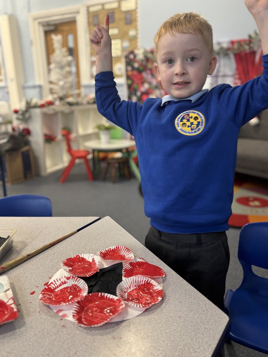penrhiwceibr's tweet image. Remembrance Day in Dosbarth Acorn. 
We made a little Poppy as red as can be, to show we remember those who fought for us. #wewillnotforget  #dosbarthacorn