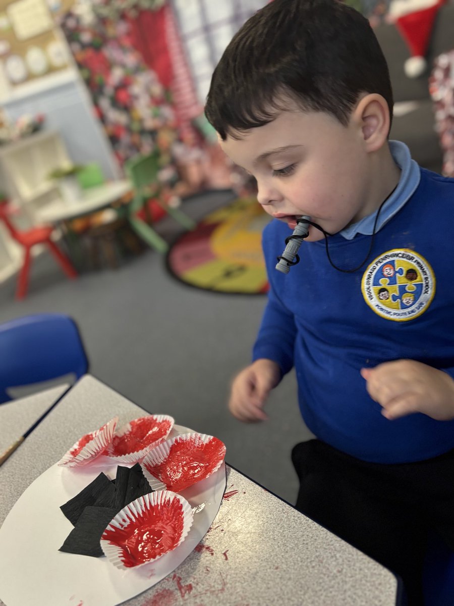penrhiwceibr's tweet image. Remembrance Day in Dosbarth Acorn. 
We made a little Poppy as red as can be, to show we remember those who fought for us. #wewillnotforget  #dosbarthacorn