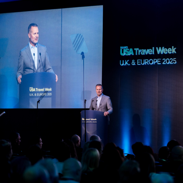 Durante la #Travelweek gli #USA lanciano #AmericatheBeautiful, la nuova campagna globale di #BrandUSA che invita il mondo a riscoprire le persone, i luoghi e le storie che rendono unico il Paese 🇺🇸✨🌎

bit.ly/4oyLUEO
