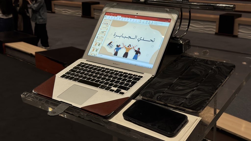 Hikiliam's tweet photo. وِلادة شخصيتي الـ ٢١ كانت بفعالية اليوم 😭
مستحيل ما بقي بنت من بنات الكليات الثانية ألا و تضاربت معاها و كله فداء للصيدلة 🧘🏻‍♀️ https://t.co/69DT0Oto1D