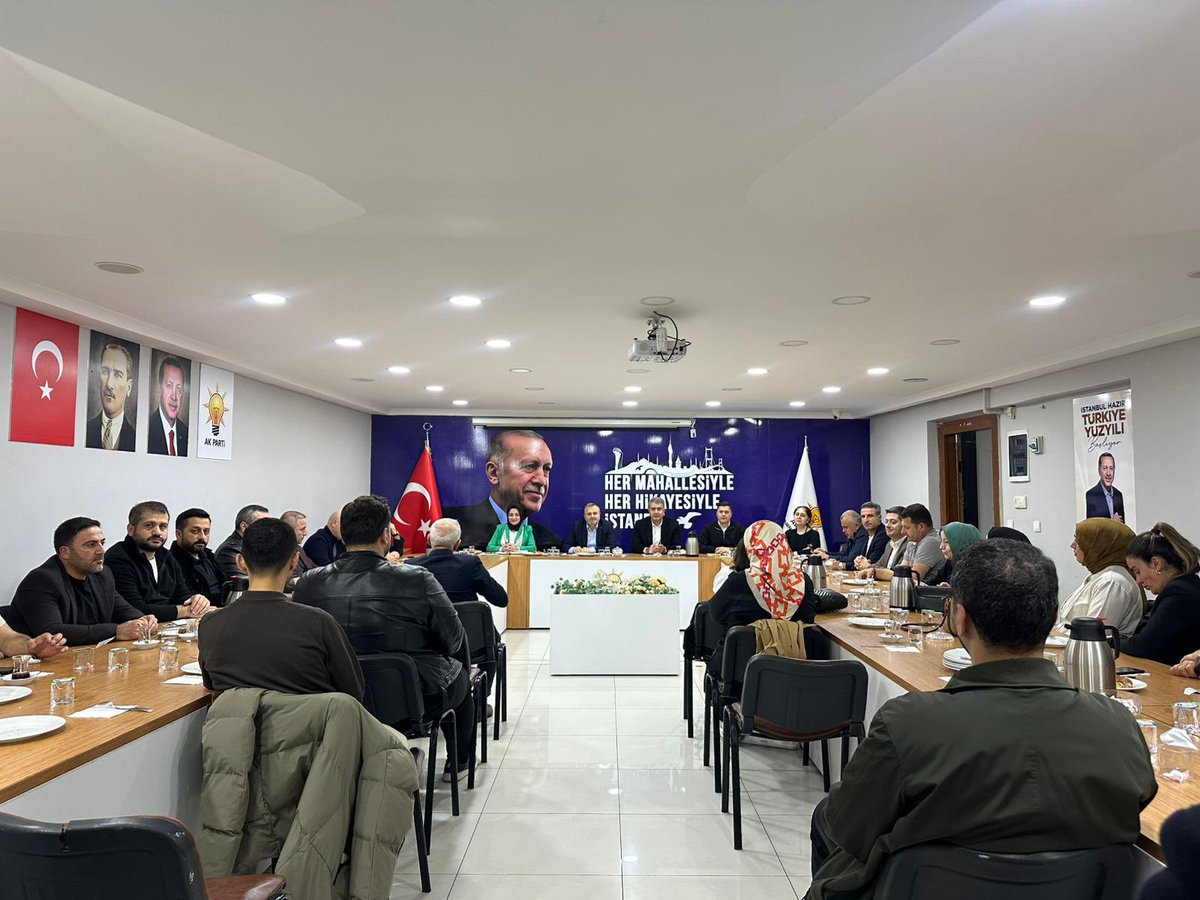 İlçe Başkanımız <a href="/MustafaY_K/">Mustafa Yalçınkaya 🇹🇷</a> 
İl koordinatörümüz <a href="/cetinaltindag47/">Çetin Altındağ</a>’ın katılımlarıyla  haftalık olağan Yönetim Kurulu toplantımızı gerçekleştirdik.

Zeytinburnu’muz için azim ve kararlılıkla 
çalışmaya devam ediyoruz.🇹🇷

<a href="/akpartiistanbul/">AK Parti İstanbul</a> 
<a href="/abdullahozdemir/">Abdullah Özdemir</a>
<a href="/haticetasht/">Hatice Taş</a> 
<a href="/yusufsahinv/">Yusuf Şahin</a>